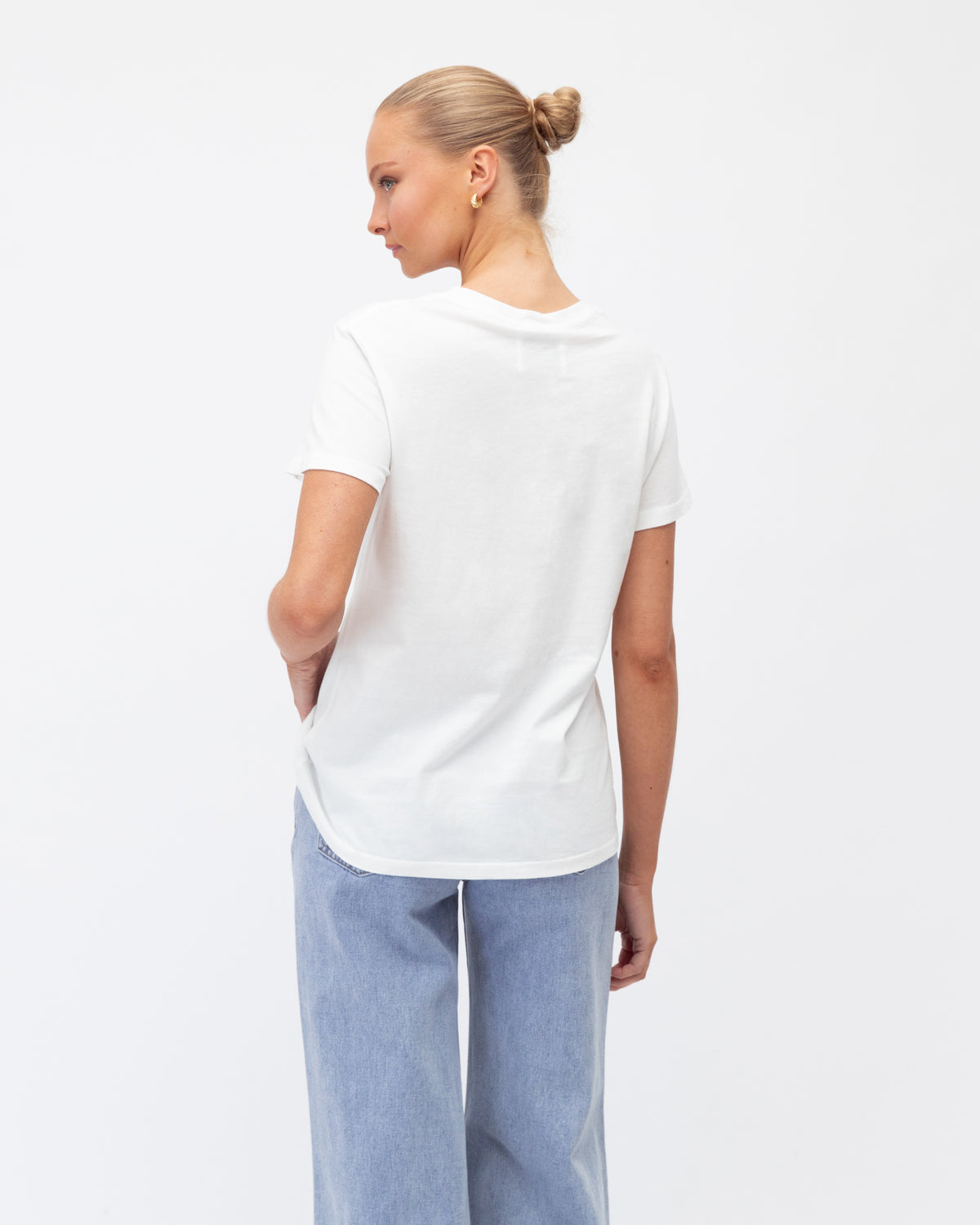 WHITE TEE WITH POCKET