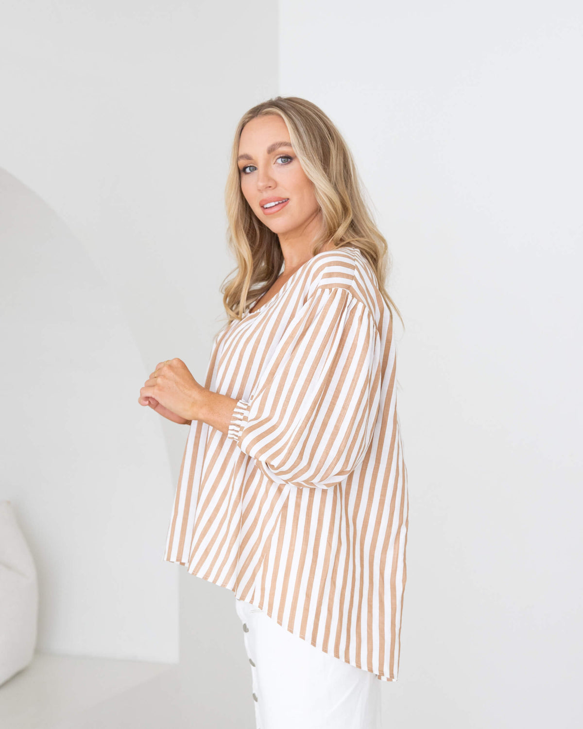 STRIPED SCOOP NECK BLOUSE