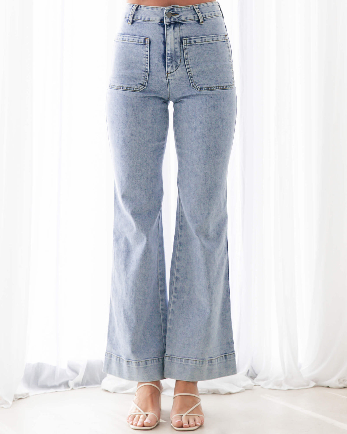 DENIM FLARED JEANS WITH POCKETS